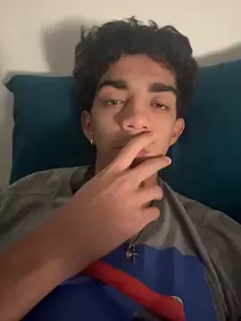 zui_lu – webcam model profile photo Image 3