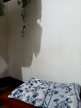  – webcam model profile photo Image 12