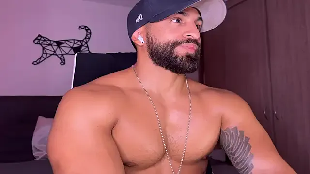  – webcam model profile photo Image 16