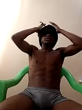 roouse – webcam model profile photo Image 4