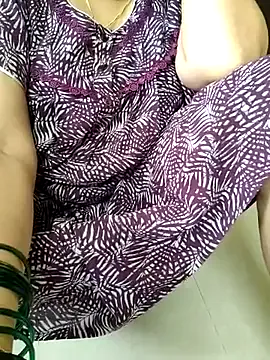 roouse – webcam model profile photo Image 10