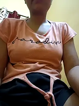 mimi9420 – webcam model profile photo Image 3