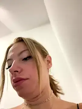  – webcam model profile photo Image 13