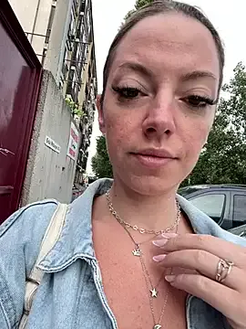  – webcam model profile photo Image 7