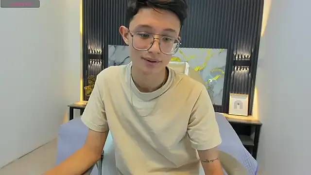  – webcam model profile photo Image 6