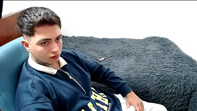 erosuke9 – webcam model profile photo Image 2