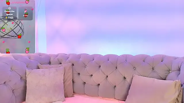 LynBardon – webcam model profile photo Image 3