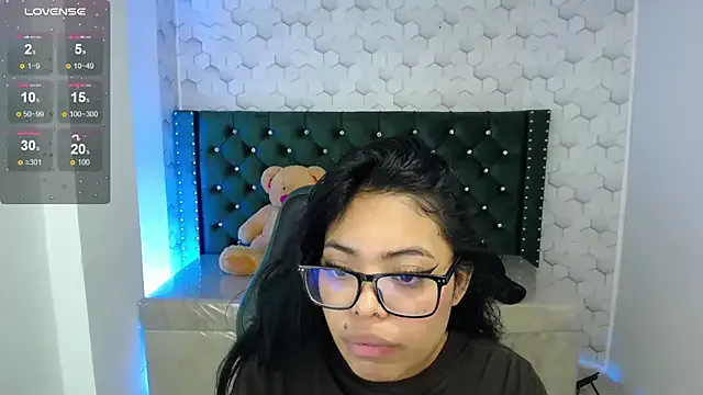 _Alice_1 – webcam model profile photo Image 17