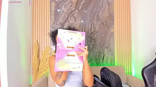 HopeFuture – webcam model profile photo Image 15