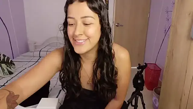 Nonchan_ – webcam model profile photo Image 12