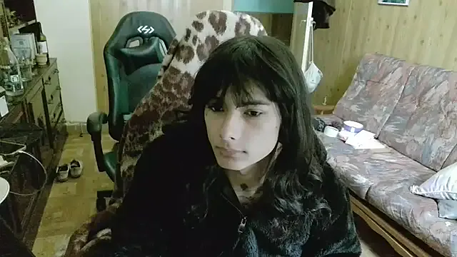 roouse – webcam model profile photo Image 10