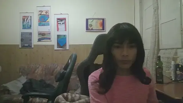 roouse – webcam model profile photo Image 4