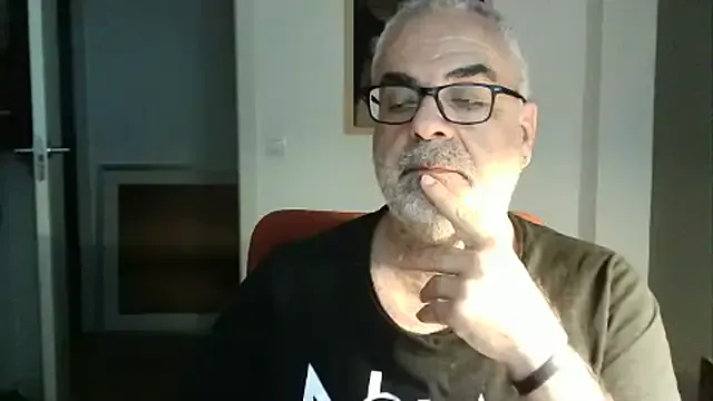  – webcam model profile photo Image 3