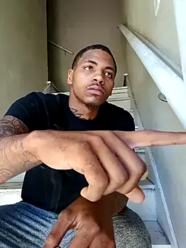 roouse – webcam model profile photo Image 3