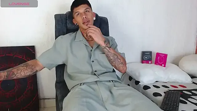  – webcam model profile photo Image 19