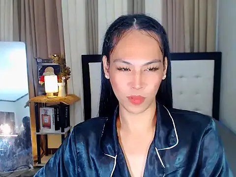 roouse – webcam model profile photo Image 2