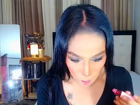 roouse – webcam model profile photo Image 4