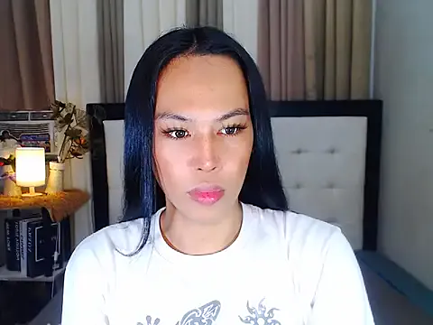 roouse – webcam model profile photo Image 8