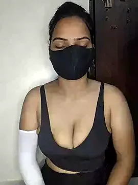 NANA_7 – webcam model profile photo Image 2