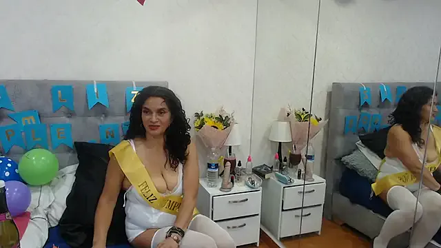 Latinaebony69 – webcam model profile photo Image 10