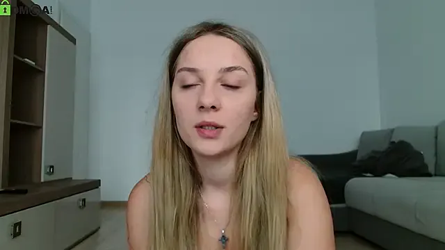 roouse – webcam model profile photo Image 10