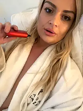 Nonchan_ – webcam model profile photo Image 3