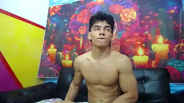 roouse – webcam model profile photo Image 13