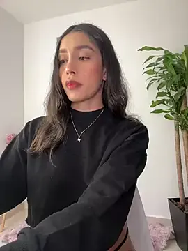 roouse – webcam model profile photo Image 11