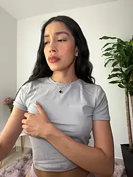 roouse – webcam model profile photo Image 12