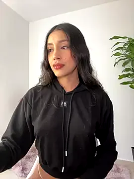 roouse – webcam model profile photo Image 14