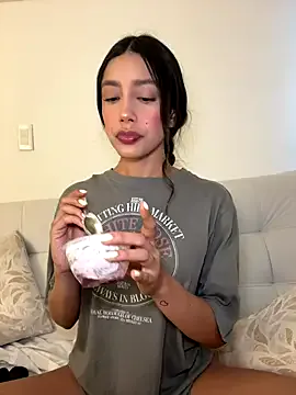 roouse – webcam model profile photo Image 17