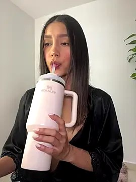 roouse – webcam model profile photo Image 3