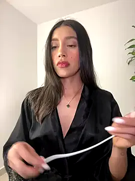 roouse – webcam model profile photo Image 4