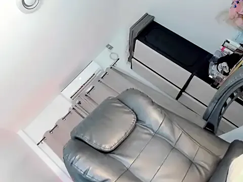 roouse – webcam model profile photo Image 7