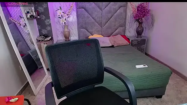 Mia--meow – webcam model profile photo Image 14