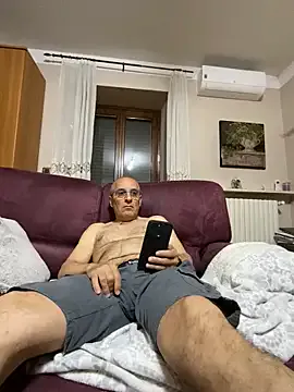  – webcam model profile photo Image 4