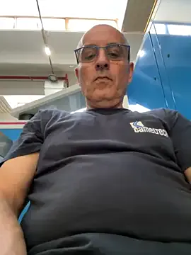  – webcam model profile photo Image 8