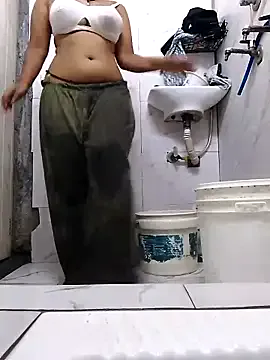 Khadija37 – webcam model profile photo Image 17