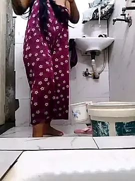 Khadija37 – webcam model profile photo Image 3