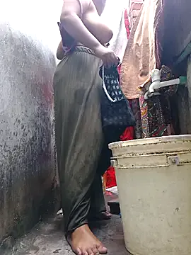 Khadija37 – webcam model profile photo Image 4