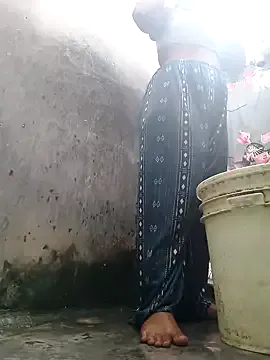 Khadija37 – webcam model profile photo Image 6