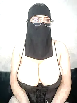 roouse – webcam model profile photo Image 15