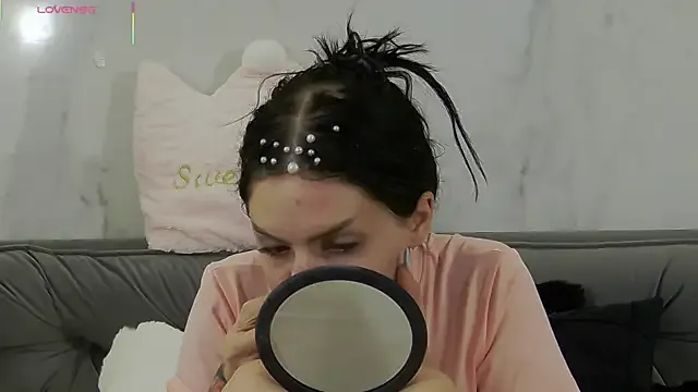 seraphine23 – webcam model profile photo Image 3