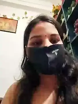 roouse – webcam model profile photo Image 12