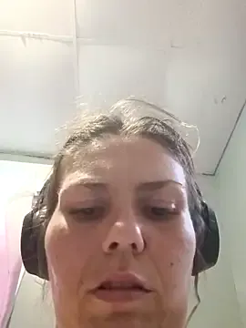 roouse – webcam model profile photo Image 11