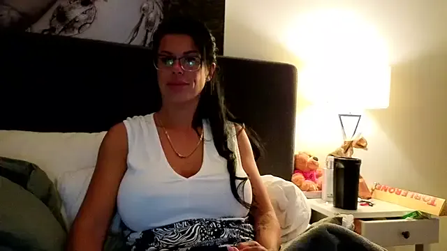 roouse – webcam model profile photo Image 9