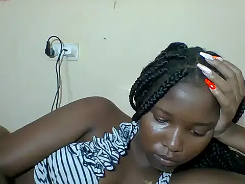 roouse – webcam model profile photo Image 3