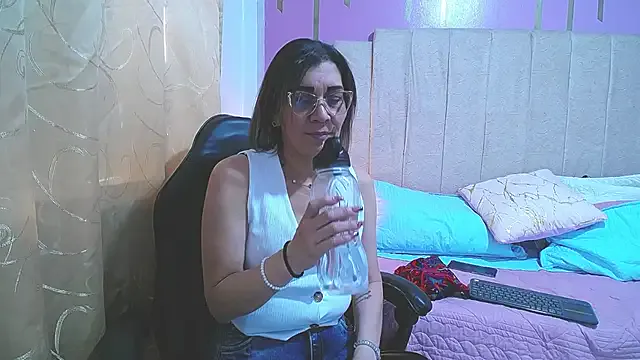  – webcam model profile photo Image 11
