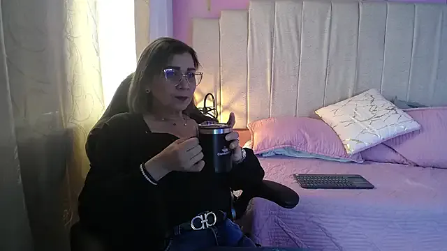  – webcam model profile photo Image 7
