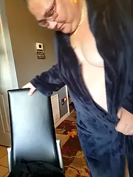 blondebitch2 – webcam model profile photo Image 17